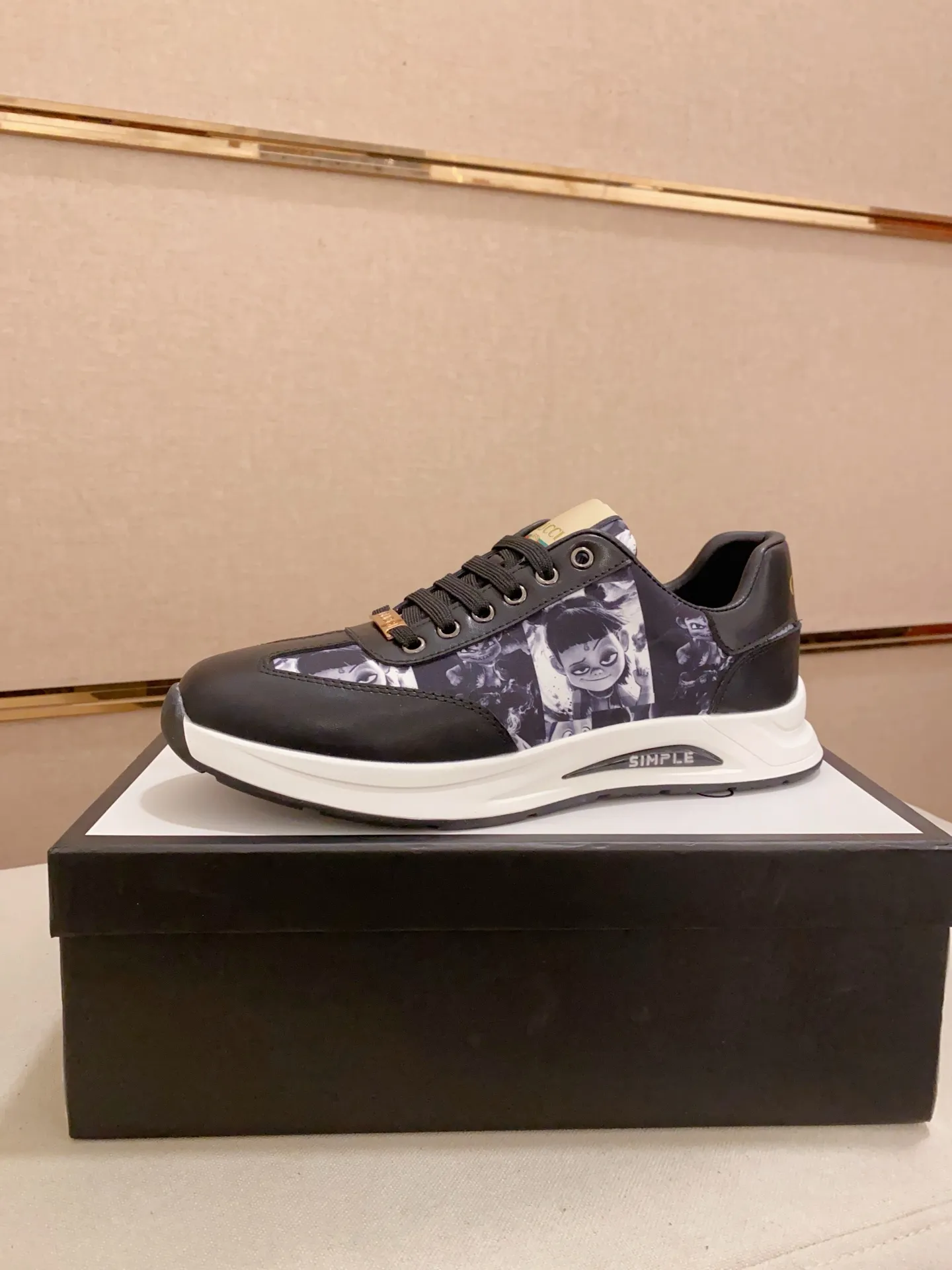 Men's shoes💰 420💰The new GUCCI (Gucci) counters are launched simultaneously. The new men's shoes, 😘fabrics are selected from imported cowhide, and the lining is sheepskin lining. 👍🏿 High-end ☄️ air-cushion molded anti-slip rubber outsole, exquisite lines, simple and elegant, comfortable and high-end for leisure travel. Code number: 38 to 44 (45 can be customized and cannot be returned or exchanged)